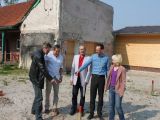 Zaunversetzung und Übergabe des Zuschussbescheides durch den KSB (29.04.2011)