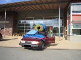 Umräumen der Sportgeräte von der Grundschule in die Turnhalle (02.08.2011)